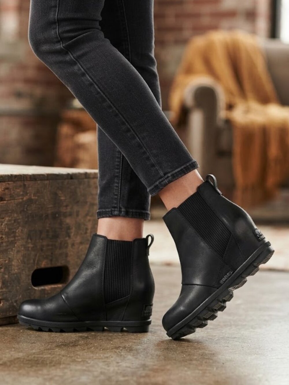 Sorel Black Leather Wedge Chelsea Boots Ankle Booties Size 7